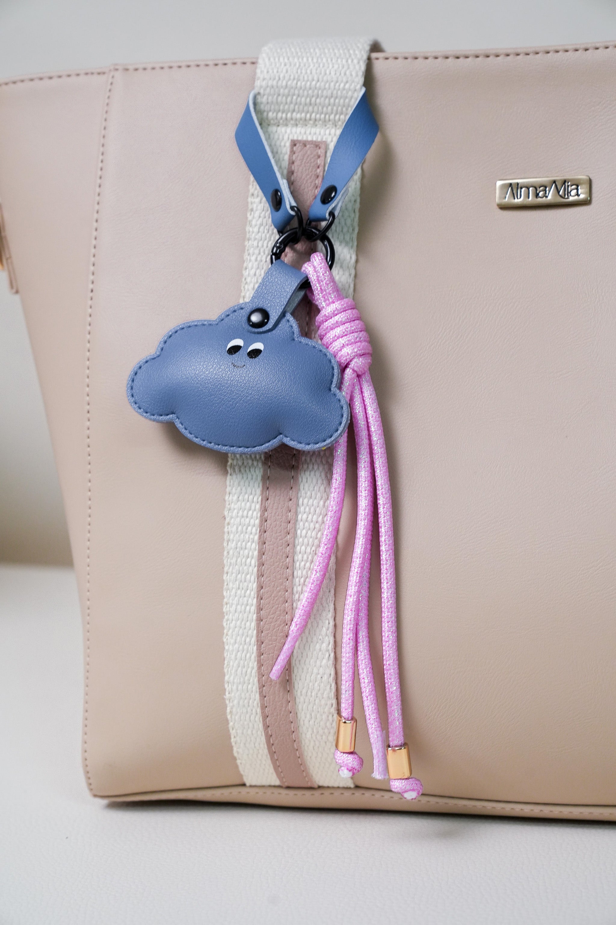 Charm Nube