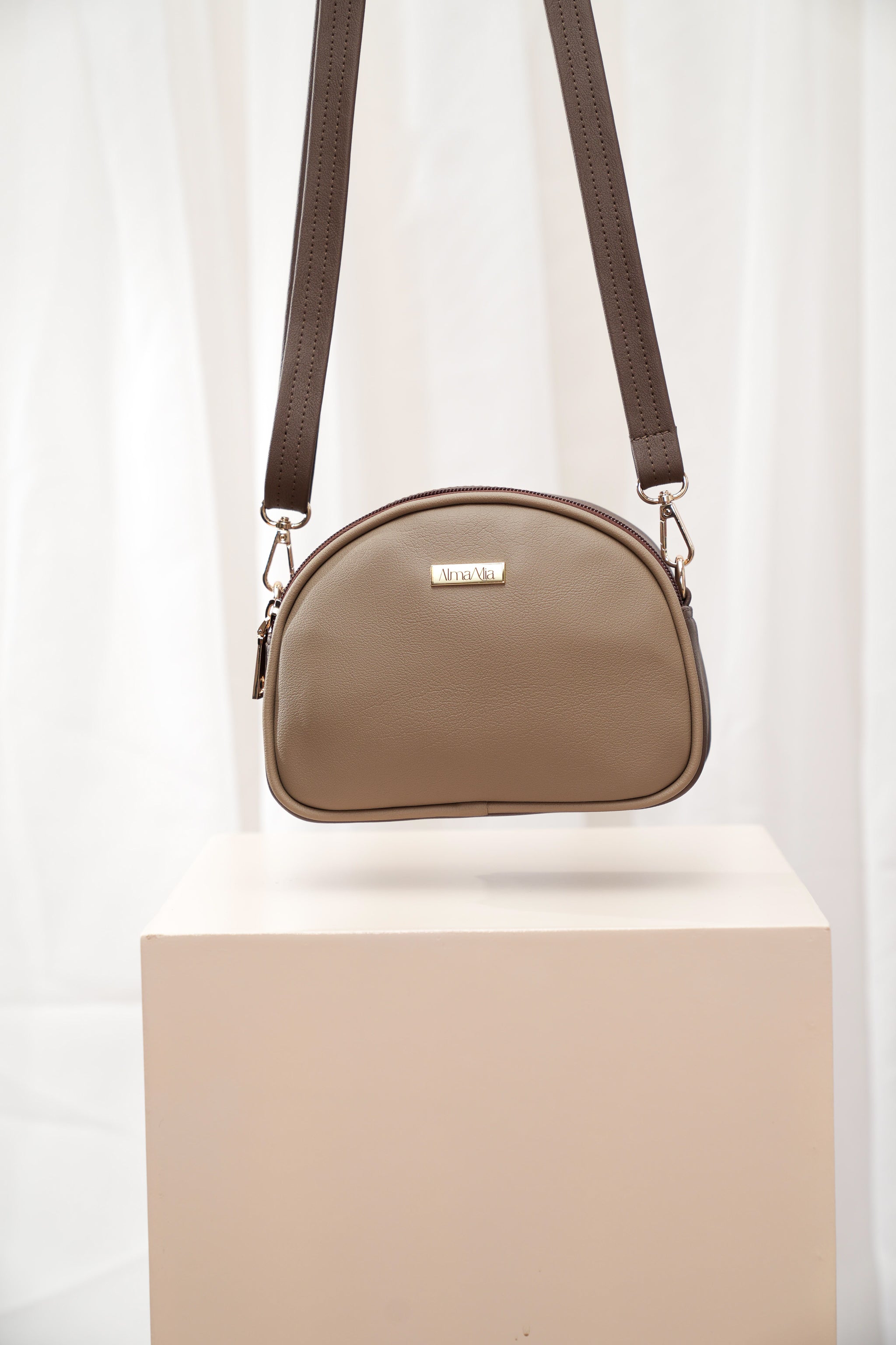 #color_taupe